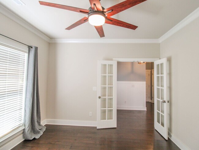 Building Photo - Great Location near Edgewater and Toyota F...