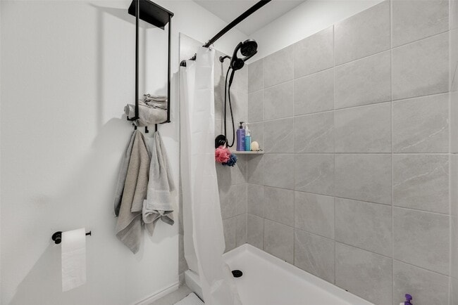 Building Photo - 123 Wheatgrass Ln