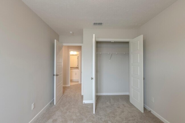 Building Photo - 4327 Doral Dr