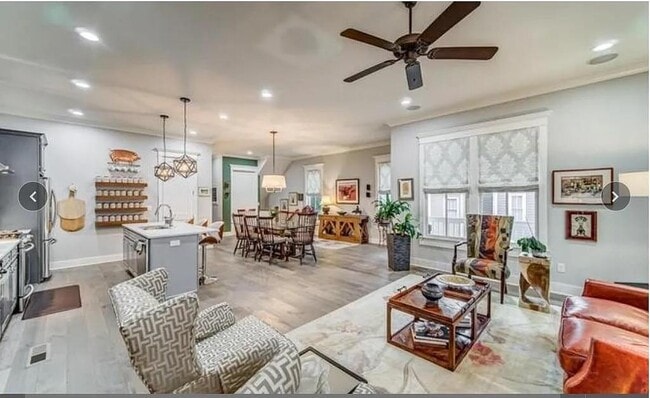 Building Photo - 830 Grove Bnd