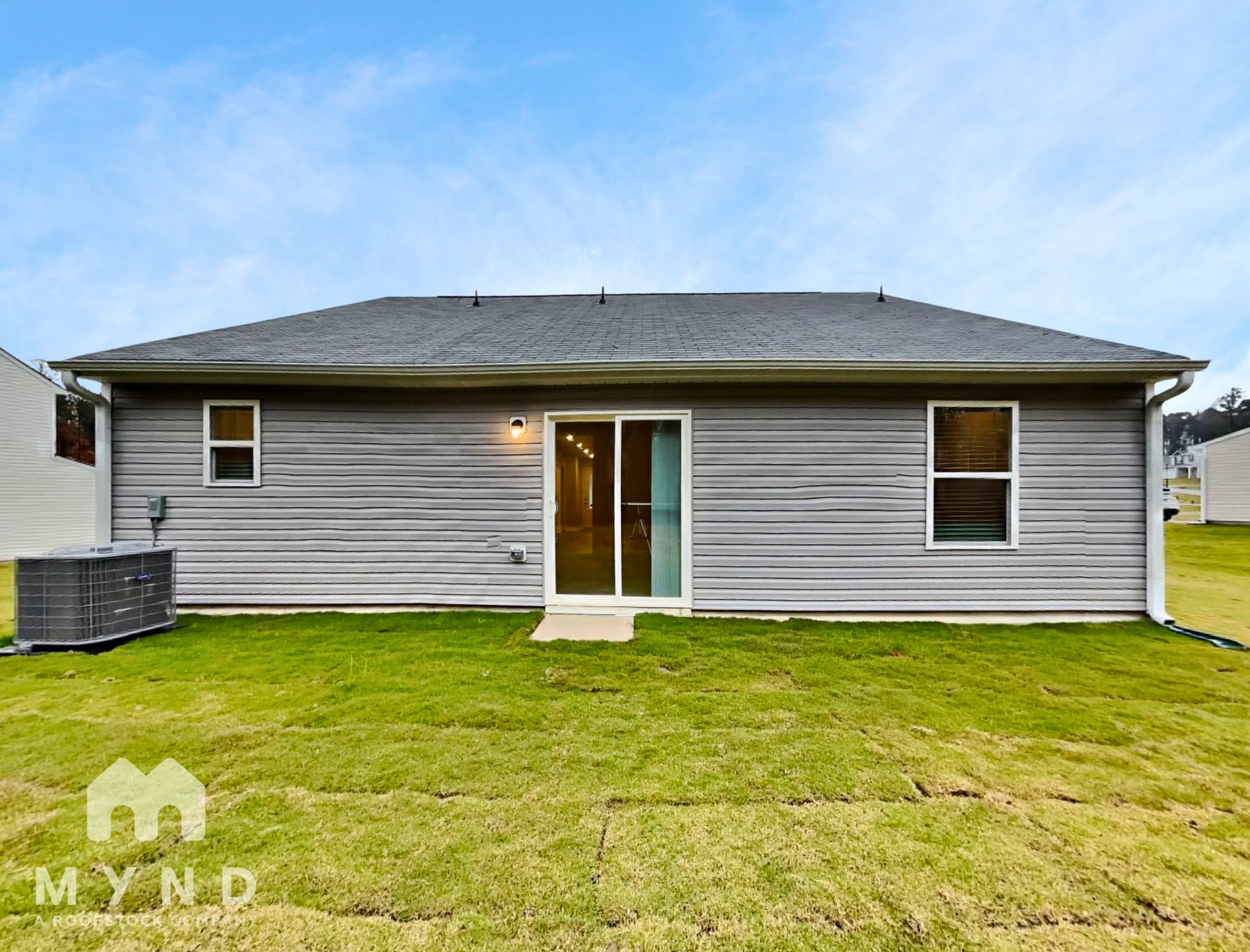 Building Photo - 283 New Villas St