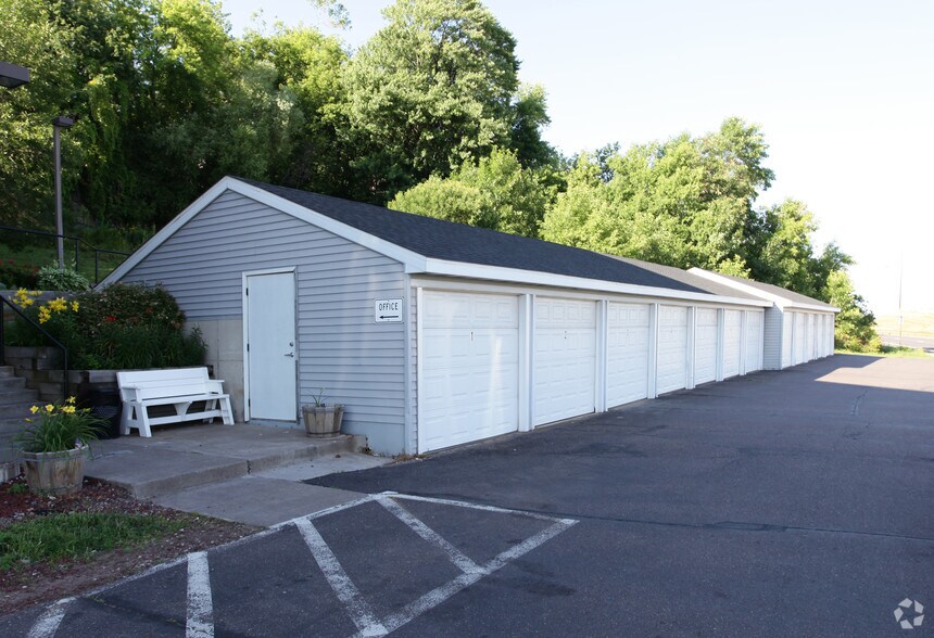 GLEN PLACE APARTMENTS 1115 W Michigan St Duluth MN 55806 Apartment