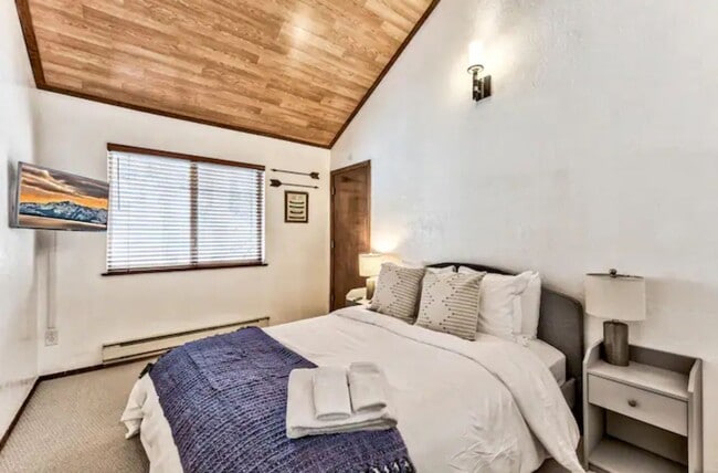 Building Photo - Available for long- or short-term rent. Av...