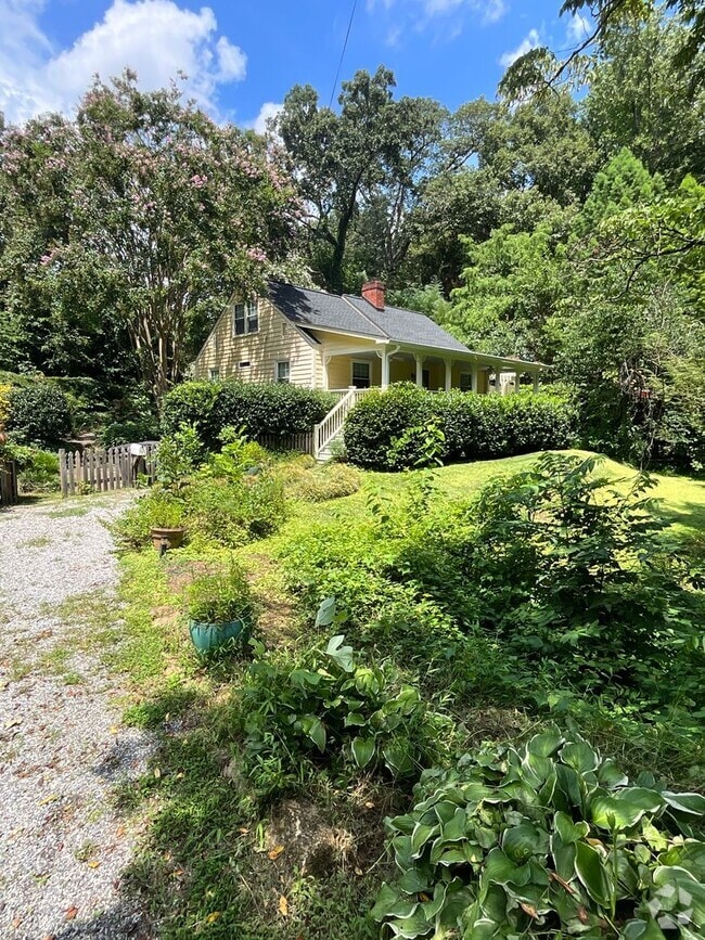 Building Photo - AVAILBLE NOW TO VIEW/LEASE! Classic Ardmor...
