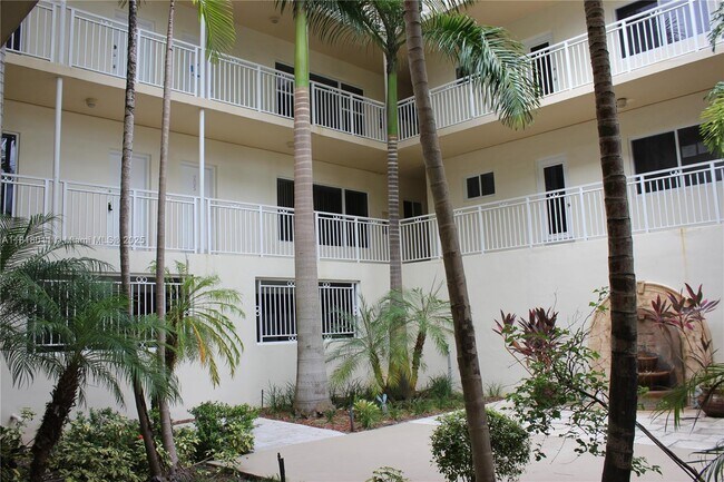 Building Photo - 10001 W Bay Harbor Dr