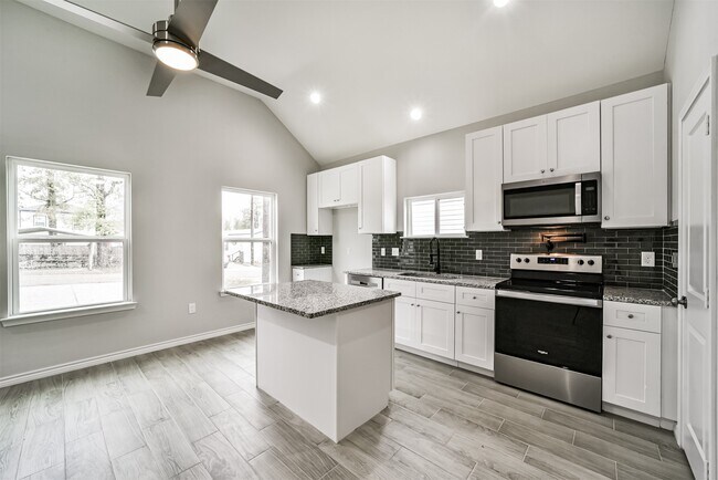 Building Photo - 16613 E Lynbrook