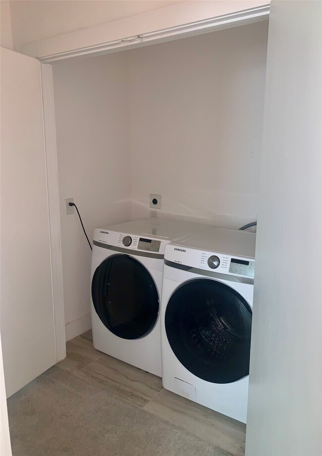 Building Photo - 10209 Las Nubes Ave