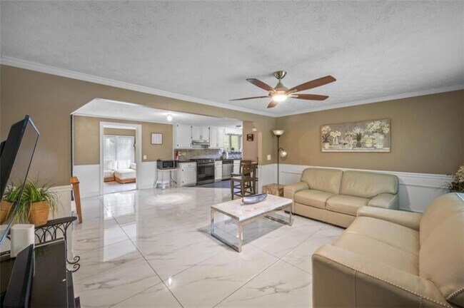 Building Photo - 6207 Moss Dr