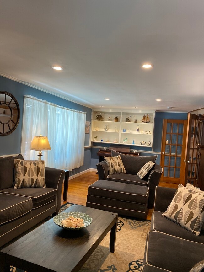 Building Photo - 85 Boone St