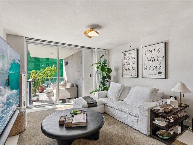 Building Photo - 9521 E Bay Harbor Dr