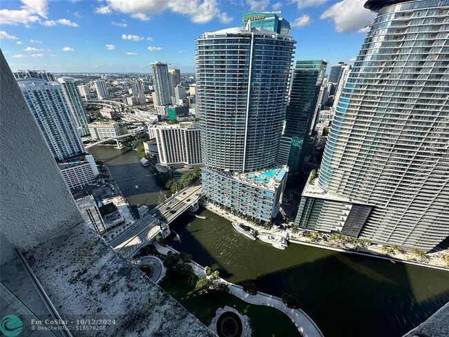 Building Photo - 475 Brickell Ave