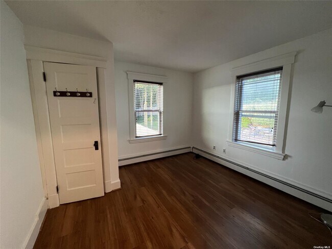 Building Photo - 51 Elm St