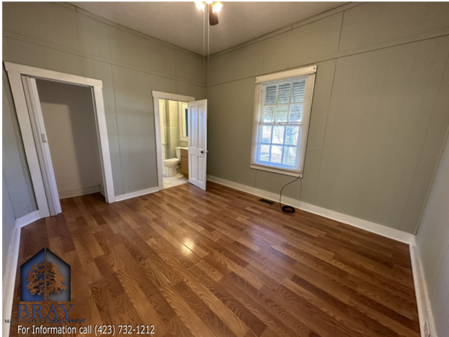 Building Photo - Cozy cottage in the heart of Kingsport!