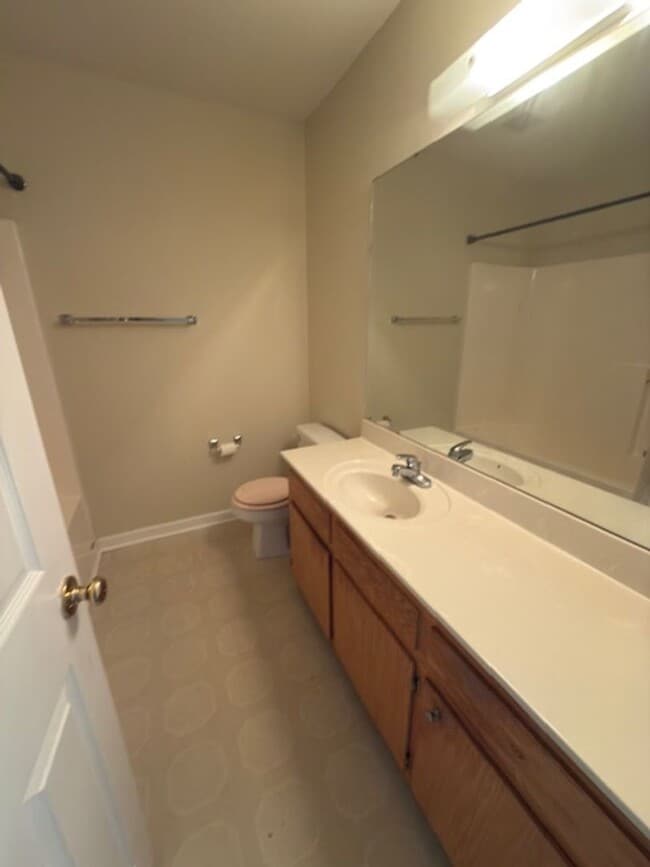 Building Photo - Two bedroom, 1.5 townhouse in Graham (Park Place Apts)