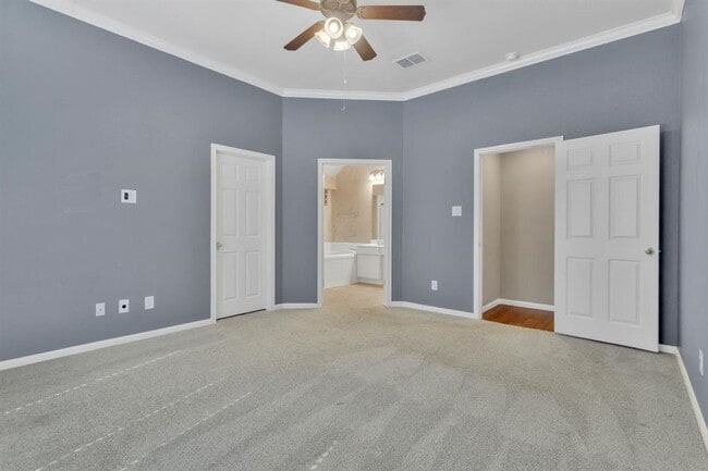 Building Photo - 6205 Clarion Dr