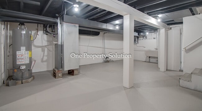 Building Photo - 456 Tyler St