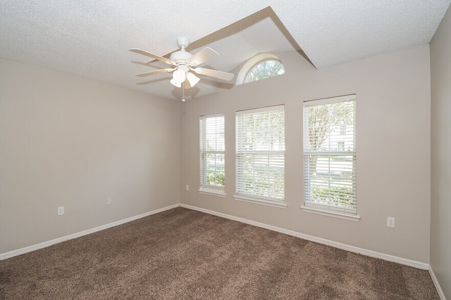 Building Photo - 2628 Cobblestone Forest Cir E