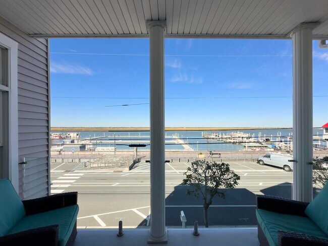 Building Photo - 9416 Amherst Ave