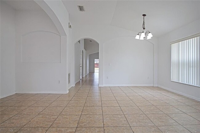 Building Photo - 522 Kildrummy Dr