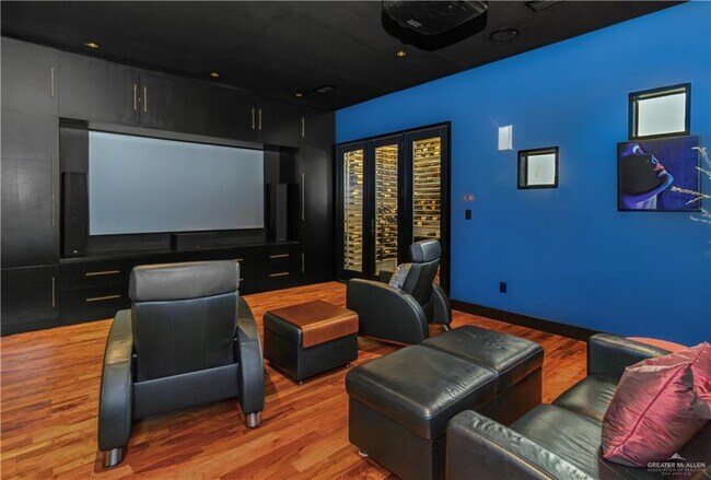 Building Photo - 708 Kiwi Ave