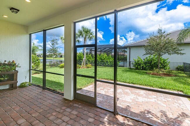 Building Photo - 559 SE Villandry Way