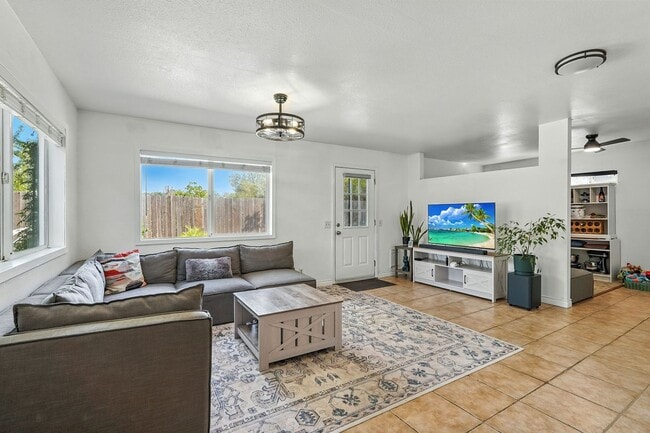 Building Photo - Single-Story 3 Bedroom Home in Quiet El Dorado Cul-De-Sac! Dog Friendly!