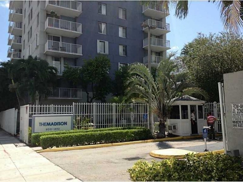 Building Photo - 800 N Miami Ave