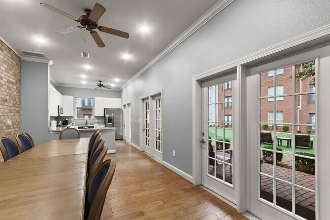 Building Photo - Midtown Village 2 Bed 2 Bath Condo! Available June 1st!