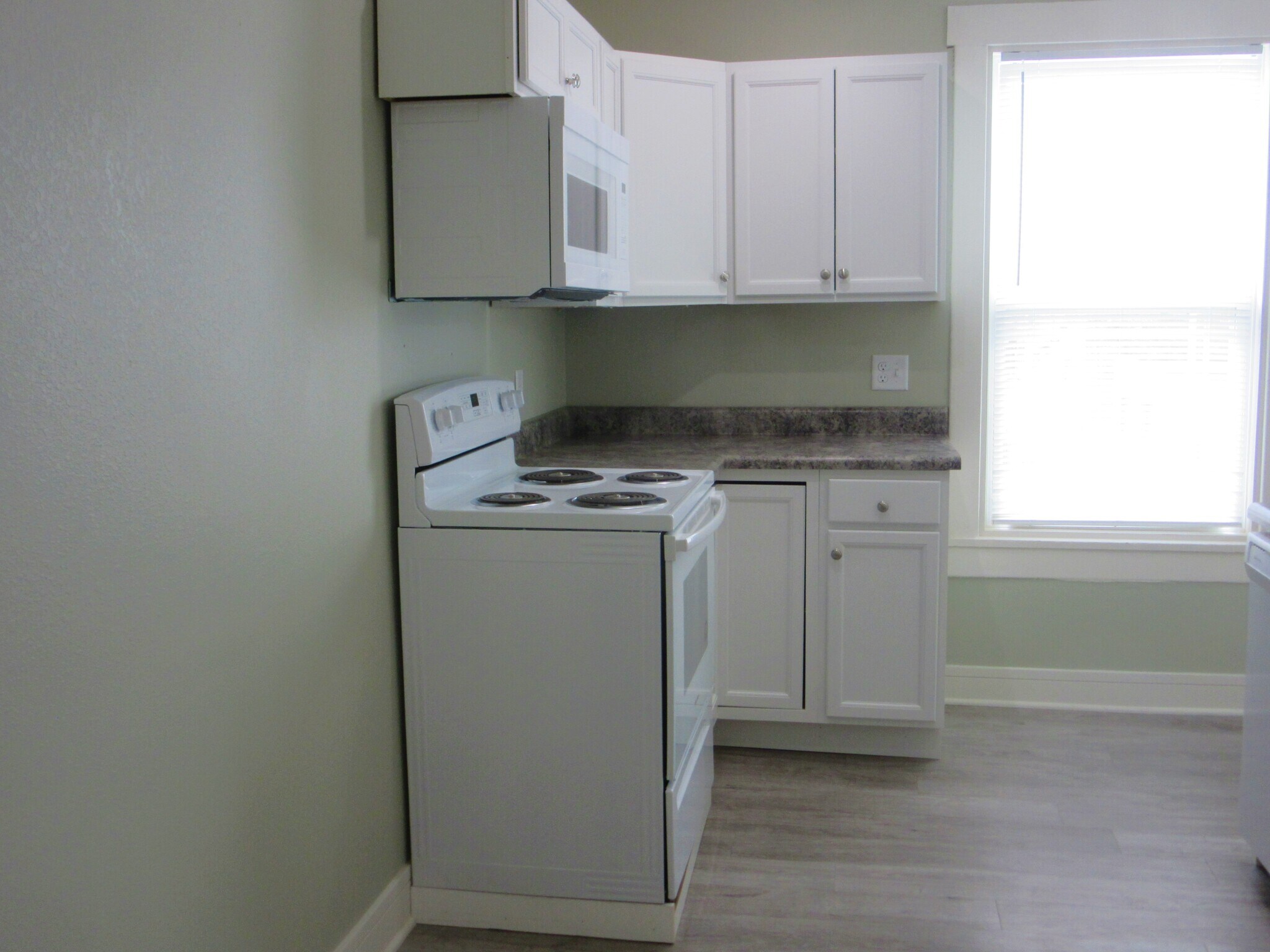 Building Photo - 108 W Columbia Ave