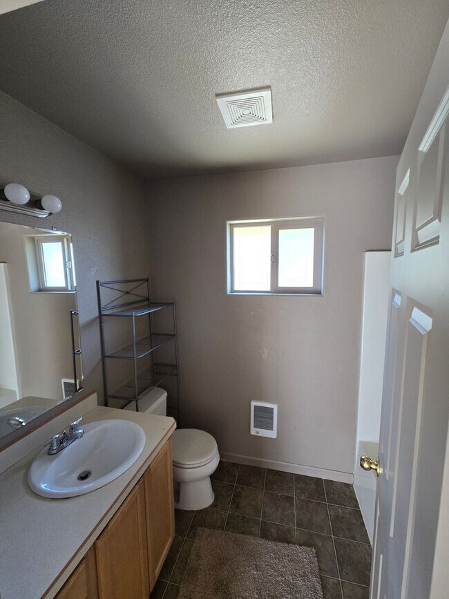 Building Photo - 1714
