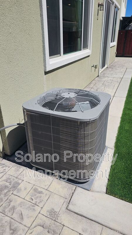 Building Photo - 1317 Essence Ln