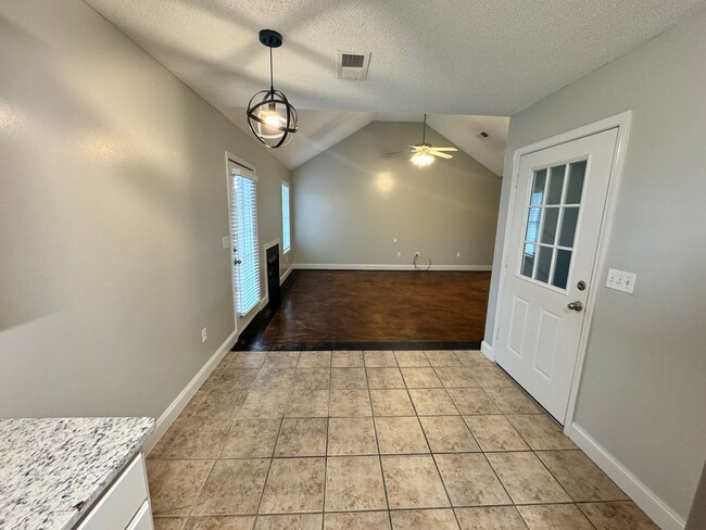 Building Photo - 3BD/2BA FOR RENT