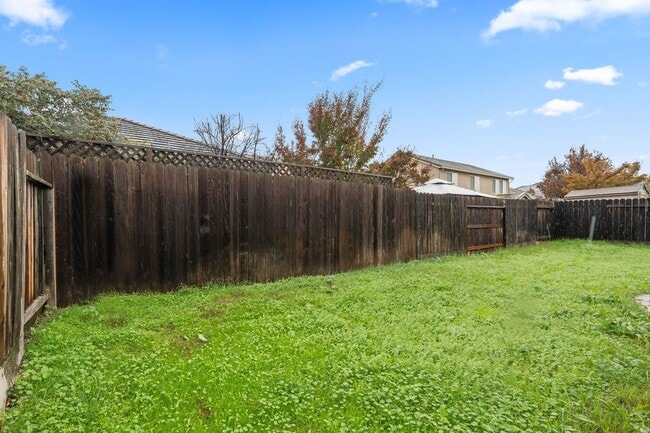 Building Photo - 10228 Pedra Do Sol Way