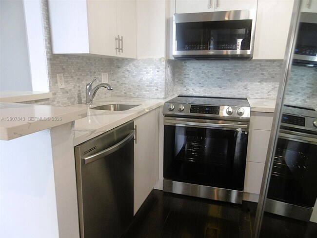 Building Photo - 770 Claughton Island Dr