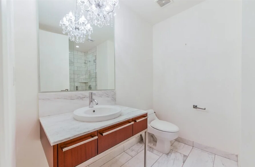 Building Photo - 4471 Dean Martin Dr