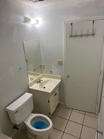 Building Photo - 1226 Shalom Dr