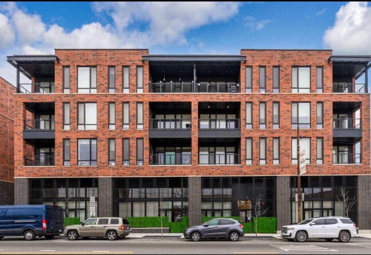 Building Photo - 6340 W Belmont Ave