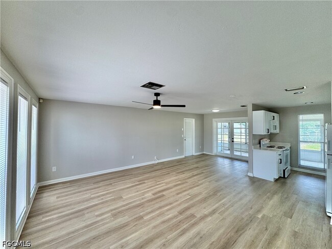 Building Photo - 7346 Captiva Blvd