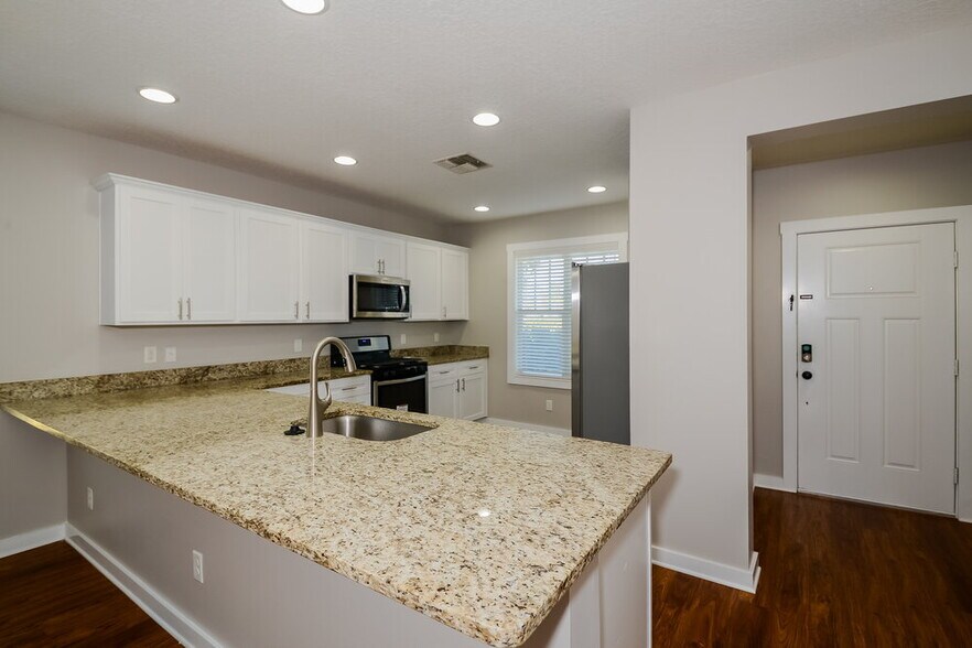 Building Photo - 11826 Forest Park Cir