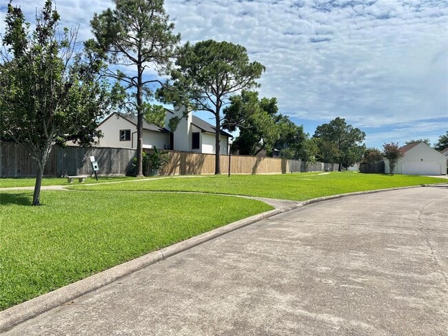 Building Photo - 16719 Dale Oak Way