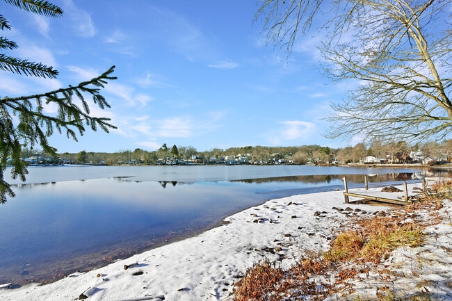 Building Photo - 42 Eastview Rd