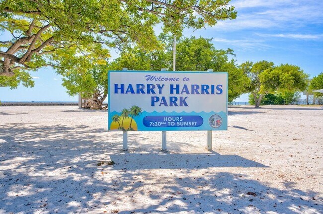 Building Photo - 136 Sable Palm Ln