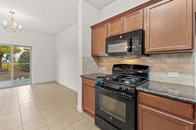 Building Photo - 1620 Bryant Dr