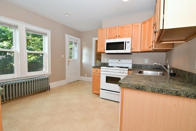 Building Photo - 392 Reedsdale Rd