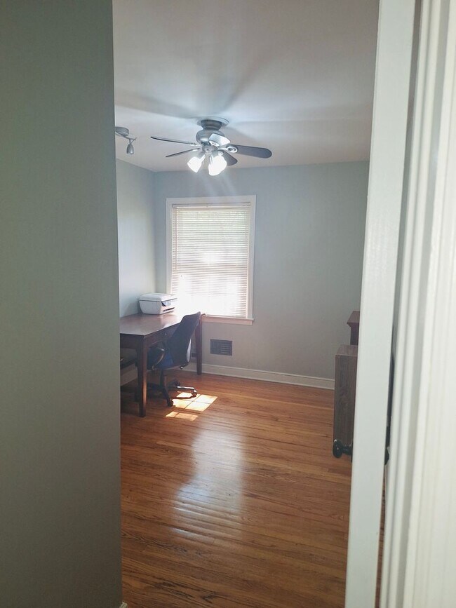 Building Photo - Magnificent Four Bedroom Home - Minutes Away from Numerous Attractions!