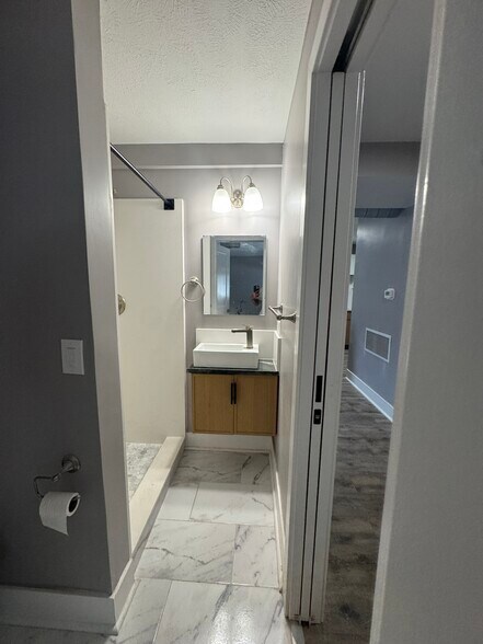 Building Photo - 352 Ermine Way