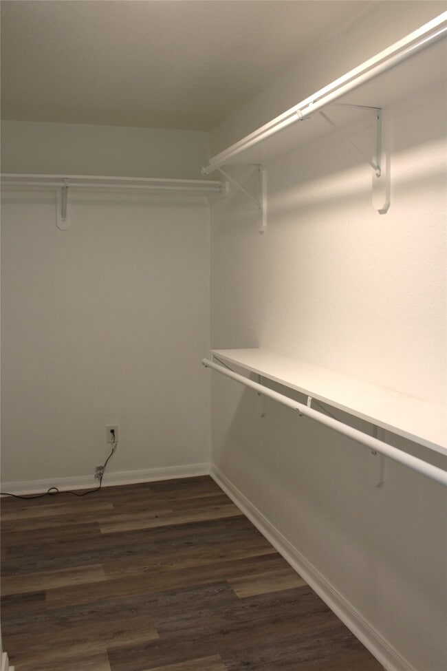 Building Photo - 1802 Sleepy Creek Way