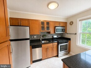 Building Photo - 6622 Boulevard View