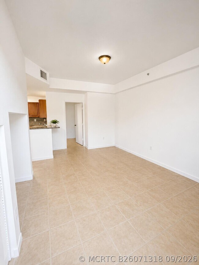Building Photo - 906 SW 143rd Ave