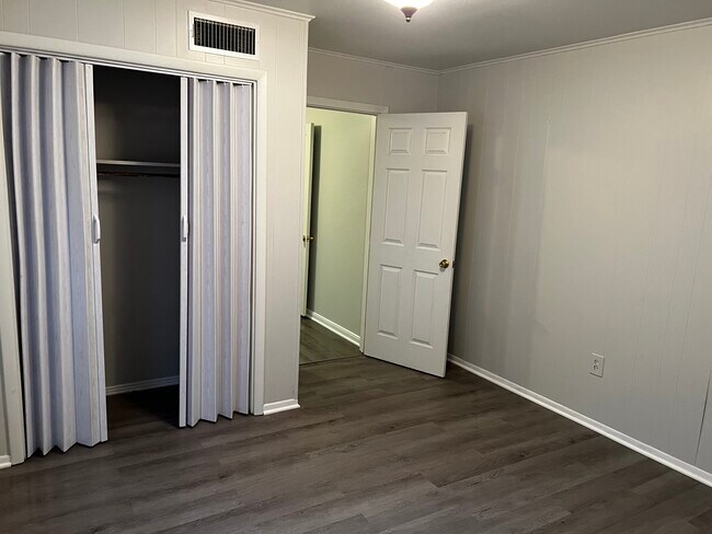 Building Photo - 1909 McCall St